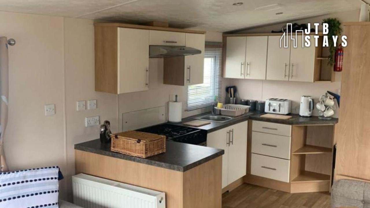 Spacious And Luxurious Caravan In Trecco Bay Porthcawl Exterior photo
