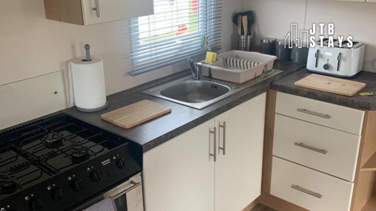 Spacious And Luxurious Caravan In Trecco Bay Porthcawl Exterior photo
